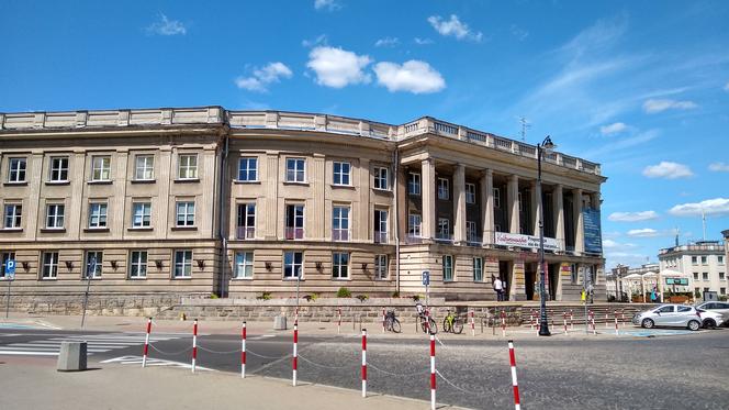 Uniwersytet w Białymstoku sprzedaje budynki. Dawny dom partii będzie miał nowego właściciela