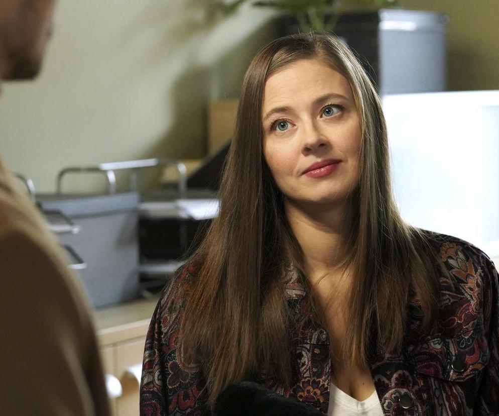 Barwy szczęścia po wakacjach. Podwójny dramat Gabrysi. Dawny ukochany wyląduje na policji z inną kobietą! Nie taki był plan