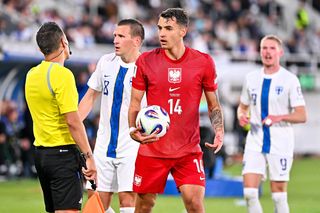 Jakub Kiwior po blamażu z Finlandią mówi o odpowiedzialności. Tak kadra reagowała na aferę opaskową