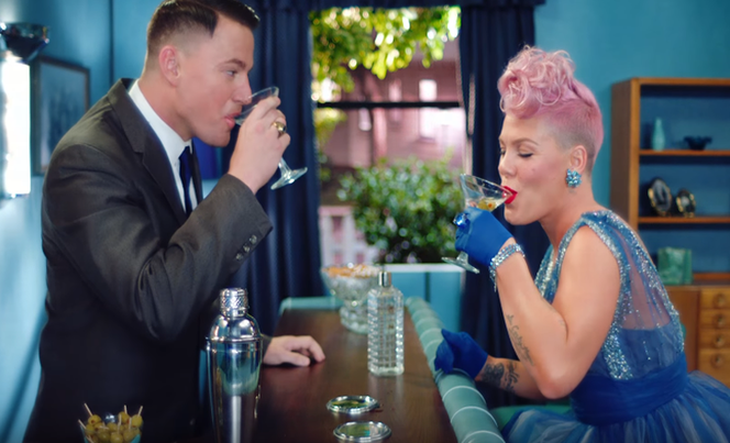 Pink - teledysk Beautiful Trauma