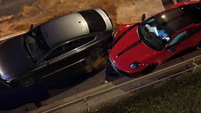 Koszmar na Wale Miedzeszyńskim! Rozbite Porsche za 700 tysięcy złotych!