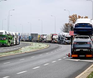 Kolejka ciężarówek przez protest przewoźników na granicy w Medyce