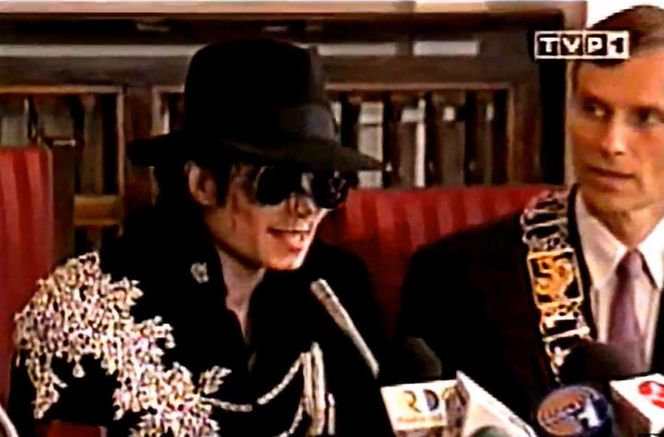 Michael Jackson zmarł 16 lat temu. Gdy odwiedził Polskę, wszyscy wstrzymali oddech. Te zdjęcia zachwycają