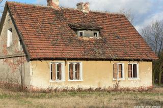 Opuszczona skażona wieś na Dolnym Śląsku. Kiedyś mieszkało tam ponad tysiąc osób