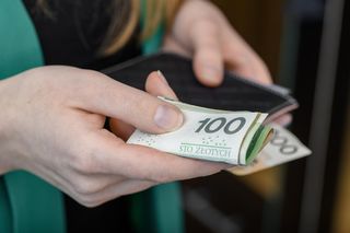 Pensja za każde urodzone dziecko. Już dwójka dzieci gwarantowałaby mamie płacę minimalną