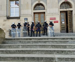 Paraliż w Katowicach. Rozpoczął się protest górników i hutników. Stal się hartuje, a rząd ją rujnuje