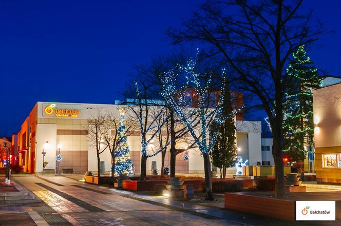 Bełchatów: Miasto rozbłysło tysiącem światełek! Bożonarodzeniowe iluminacje robią wrażenie 