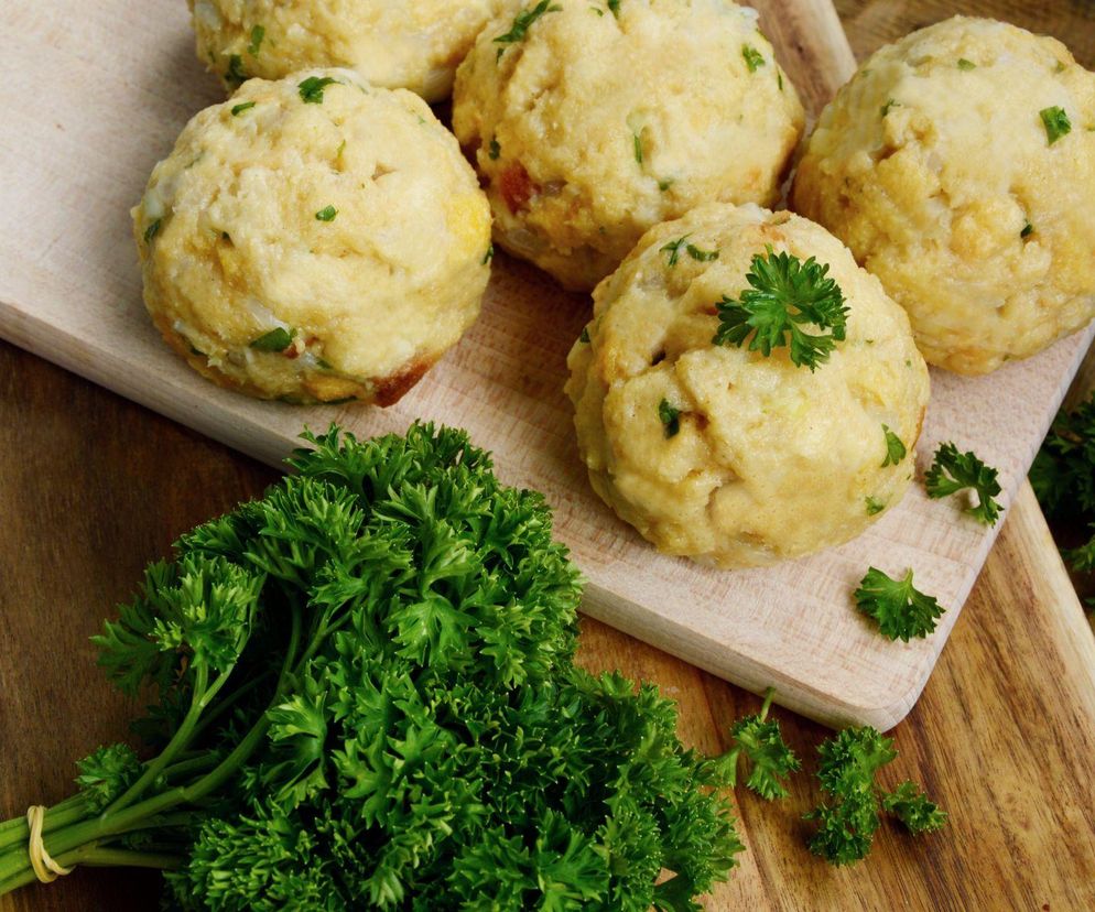 Obłędnie pyszne knedle czosnkowe – zrób je raz, a będą hitem każdego obiadu!