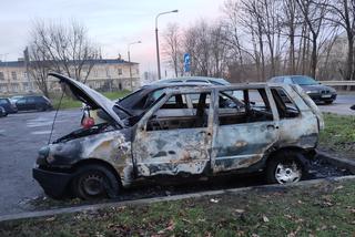 Radom: Pożar aut na parkingu przy 11 listopada. Straty oszacowano na 30 tysięcy złotych