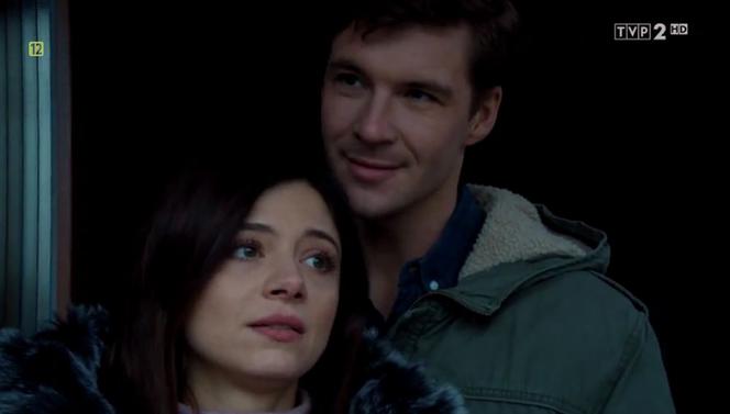M jak miłość odc. 1430. Iza (Adriana Kalska), Marcin (Mikołaj Roznerski)