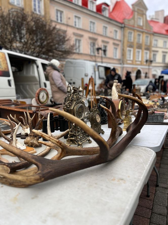 Lubelska Giełda Staroci. Tłumy na styczniowej giełdzie. "Trzeba tu być!"