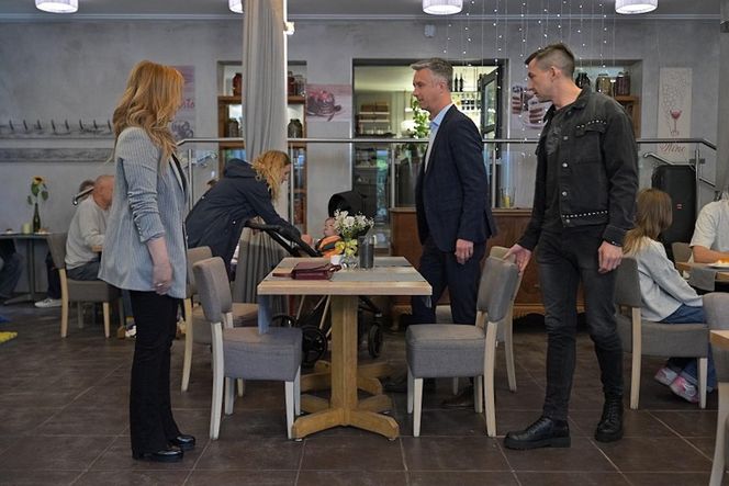 Pierwsza miłość, odcinek 4047: Dorota (Magdalena Wróbel), Artur (Łukasz Płoszajski), Berenika (Maria Konarowska), jej chłopak