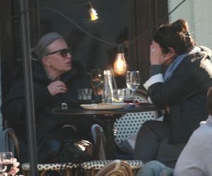 Krystyna Janda w Sopocie zamiast wdychać jod - kurzy jak lokomotywa!