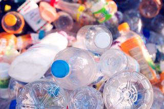 Plastik na cenzurowanym. Aż 90 procent butelek ma być recyklingowanych