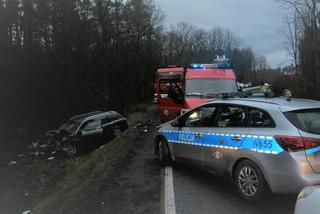 Poważne zderzenie czołowe na drodze krajowej 55. Interweniował śmigłowiec pogotowia