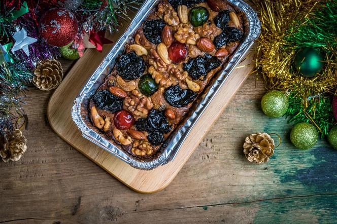 Keks z bakaliami: przepis na niebanalny świąteczny deser