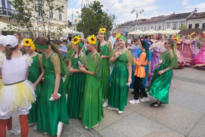 Święto Kielc 2025. Bajkowy korowód z Kopciuszkiem