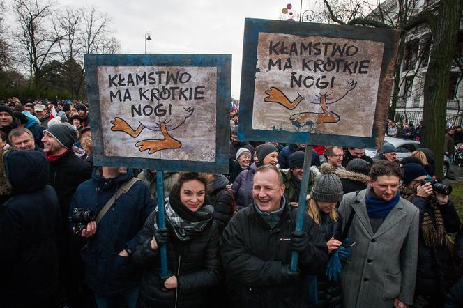 POWSTRZYMAJMY TYCH SZALEŃCÓW