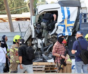 Ciężarówka wjechała w przystanek. Hamas przyznaje się do ataku 