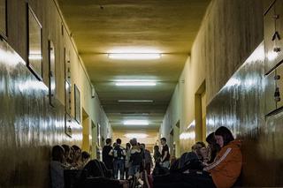 Dąbrowa Górnicza: Zbiorowe OMDLENIA uczniów. Na apelu padali jak muchy! Co się stało?