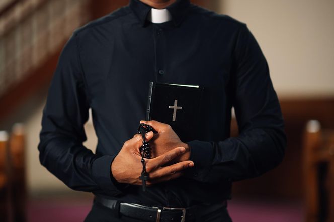 Zarobki księży w Polsce