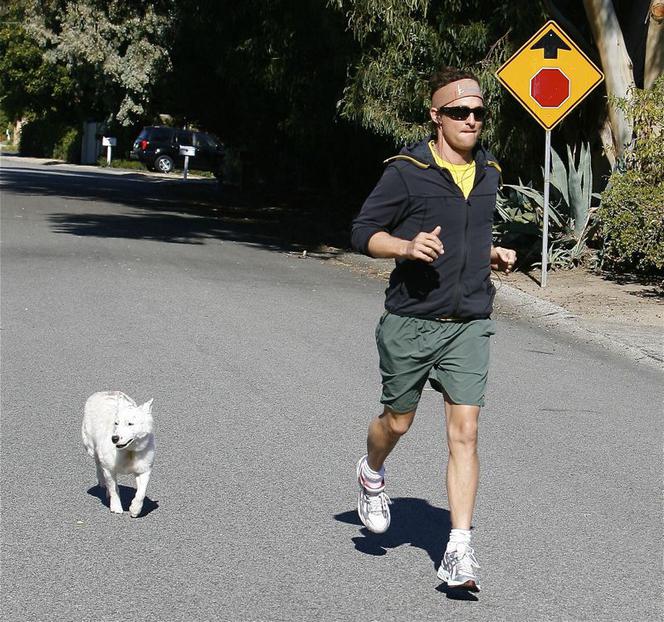 Matthew McConaughey biega z psem