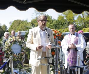 Gwiazdy żegnają Tomasza Jakubiaka. Rodzina i przyjaciele wypełnili jego ostanią wolę