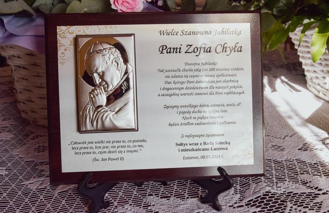 Ma 19 wnucząt i 35 prawnucząt! Pani Zofia skończyła właśnie 100 lat i czerpie z życia garściami