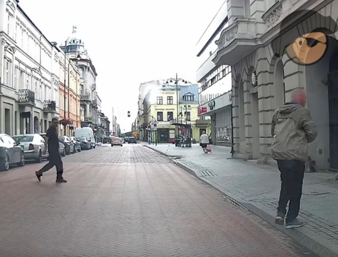 Wyjął pistolet na środku ulicy i wycelował w kobietę. Poszukuje go policja 