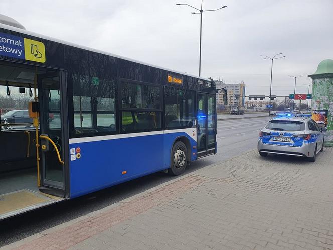 Policja kontroluje przestrzeganie obostrzeń w Krakowie