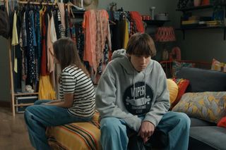 Barwy szczęścia, odcinek 3160. Madzia (Natalia Sierzputowska), Wiktor (Grzegorz Kestranek) 