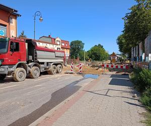 Mimo opóźnienia, roboty przy budowie ronda powinny zakończyć się przed rozpoczęciem roku szkolnego.