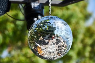 Letni luz i rytmy house. Silent Disco w Galerii Copernicus już w piątek