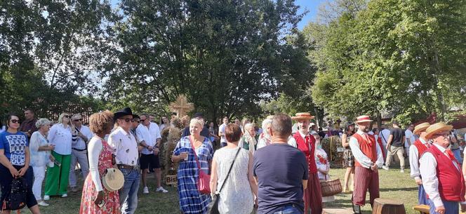Tłumy na dożynkach w Olsztynku. Zobacz, jak bawili się mieszkańcy Warmii i Mazur [ZDJĘCIA]