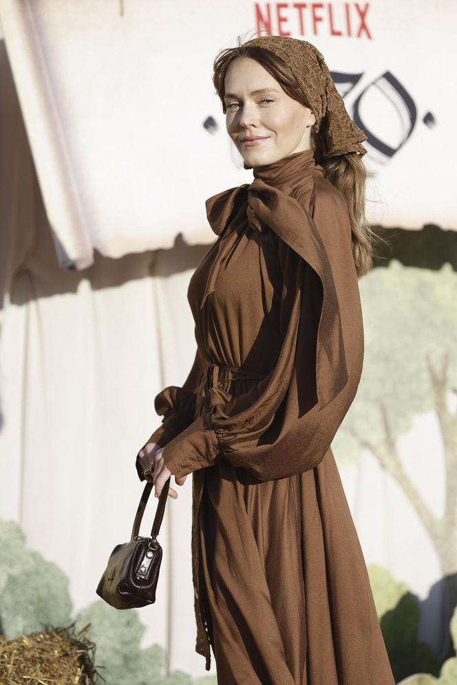 Premiera serialu "1670"! Herman w gorsecie, kwiecista Dębska i Byczkowska w białych majtkach