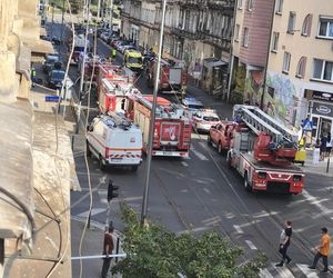 Akcja strażaków w centrum Wrocławia. Ogień w kamienicy, są ranni!