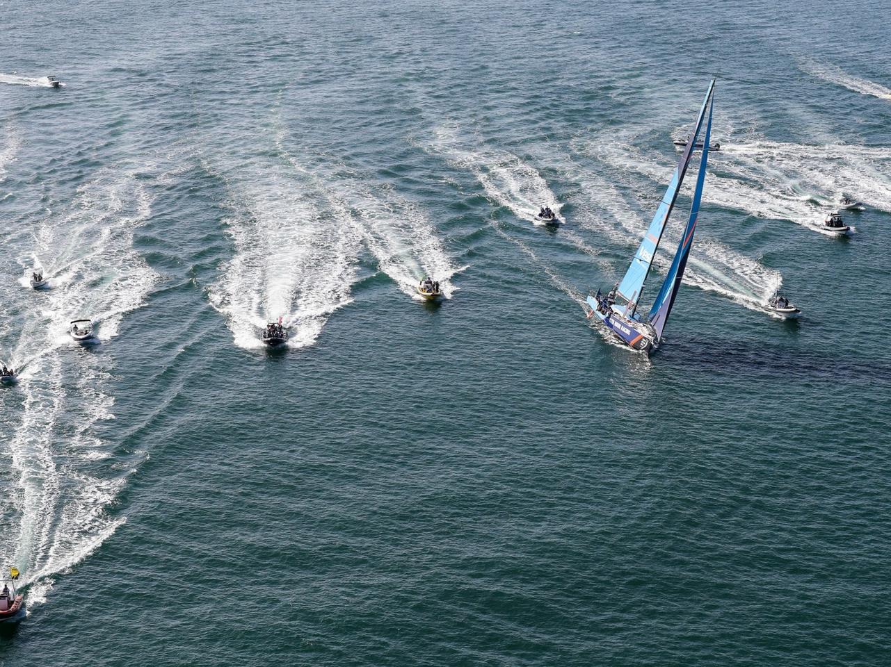 Почти флот. Яхта регата. Volvo Ocean Race. Регата 4к. Сигналы парусных гонок 2023.