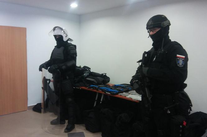Służba Więzienna na Podkarpaciu otrzymała nowe uzbrojenie i sprzęt ochronny