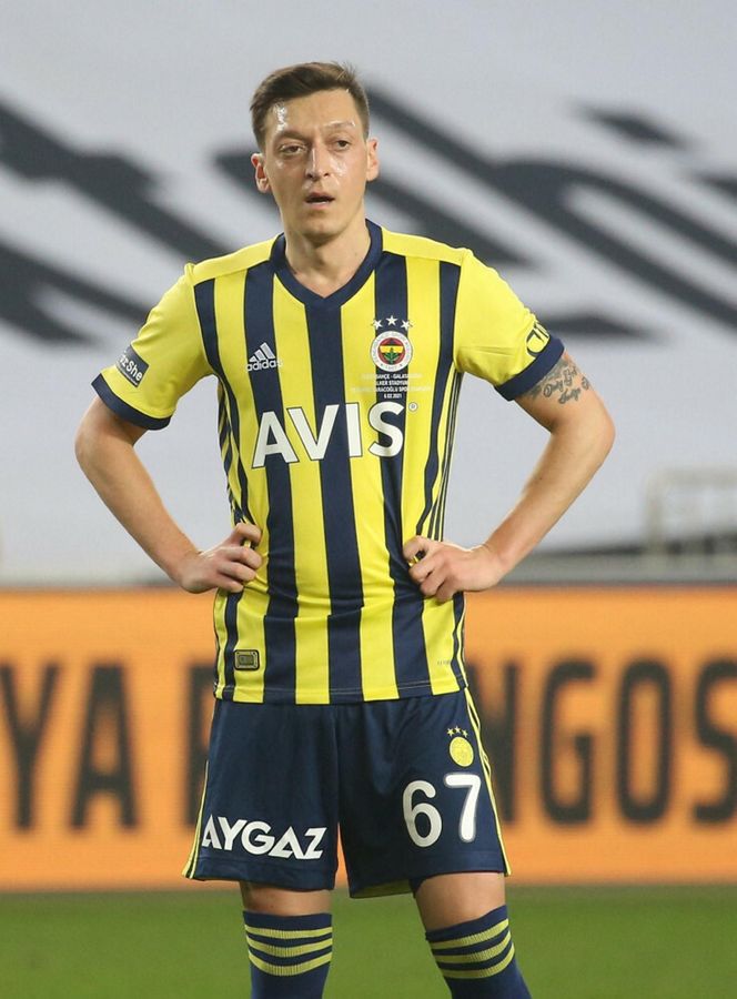 Mesut Ozil przeszedł niezwykłą przemianę!