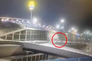 Auto runęło z impetem z parkingu na drogę DK94 w Sosnowcu