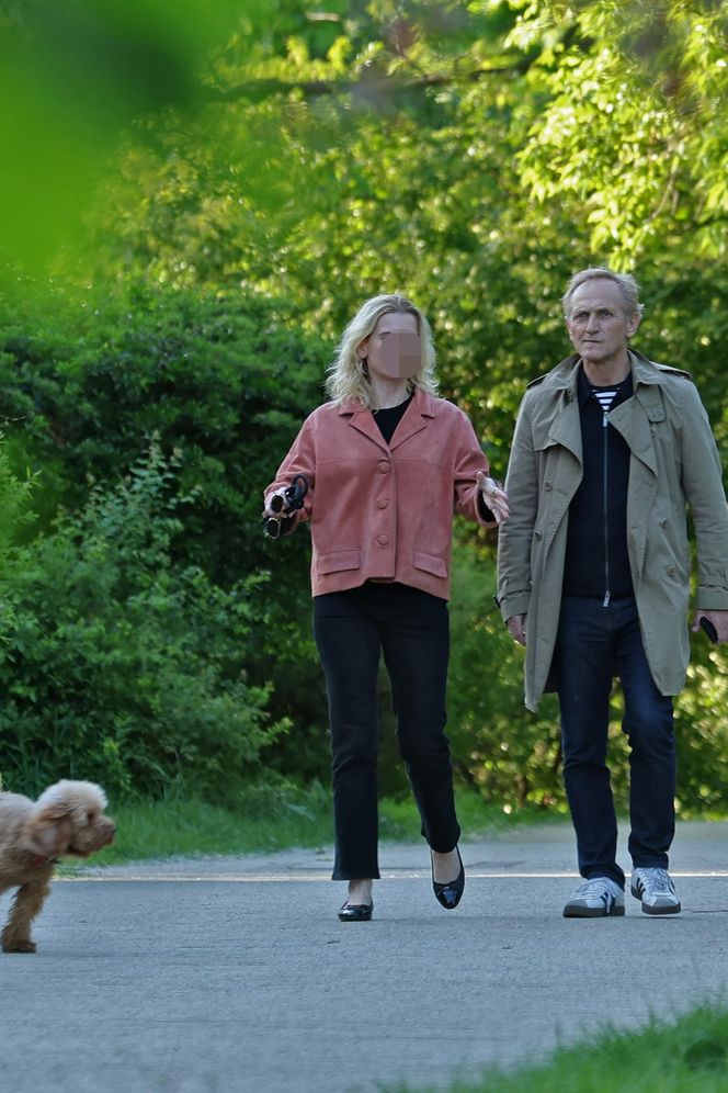 Andrzej Chyra smyra i całuje