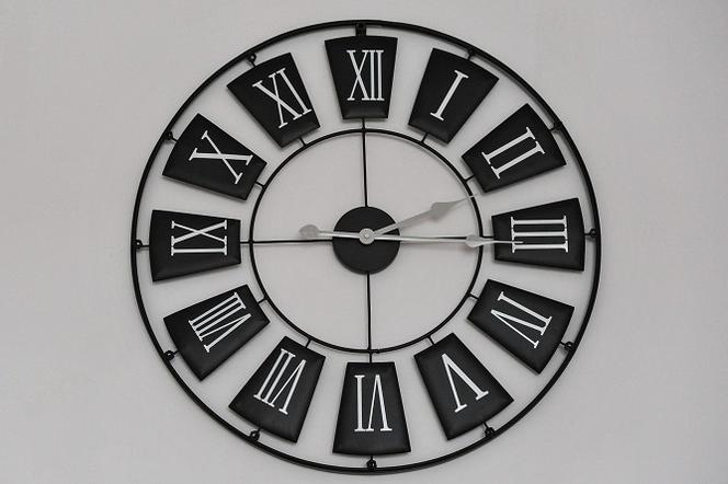 Tradycyjne zegary znikają ze szkół - powód przeraża!