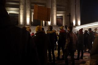 Strajk Kobiet w Katowicach. Około 200 osób zebrało się przed Archikatedrą Chrystusa Króla po opublikowaniu wyroku Trybunału Konstytucyjnego [ZDJĘCIA]