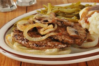 Bryzol z cebulką i pieczarkami – kultowy smak PRL, który wciąż zachwyca!