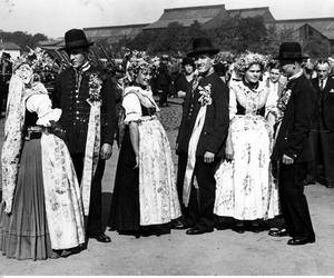 Dożynki śląskie w Katowicach. Tak obchodziło się dożynki blisko 100 lat temu. Unikalne zdjęcia 