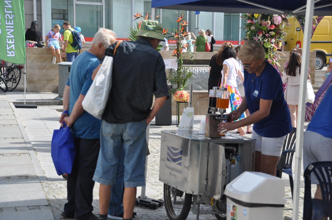 Rzemieślniczy Bazar w Kielcach. Były stoiska handlowe oraz atrakcje