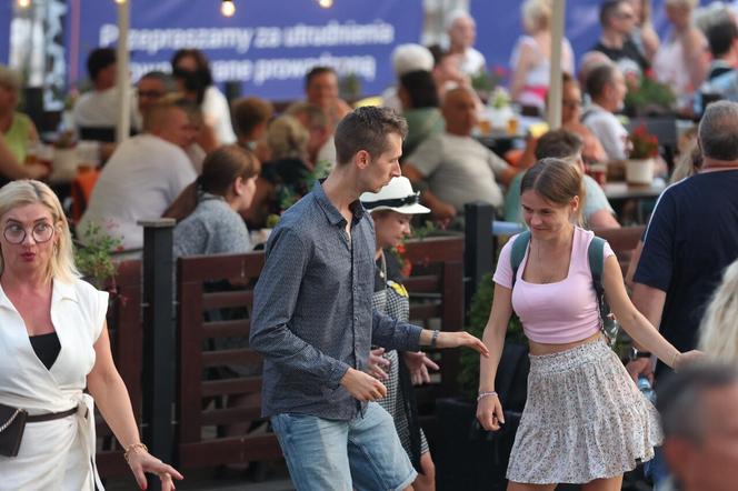 Potańcówka pod Teatrem Śląskim w Katowicach. Tłumy wręcz oszalały ZDJĘCIA