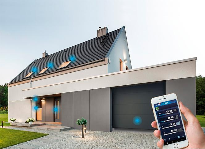Dom inteligentny w zasięgu ręki - FAKRO smartHome