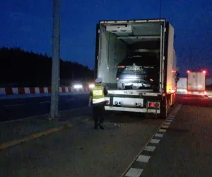Przewoził luksusowe auta ciężarówką. Okazało się, że były kradzione