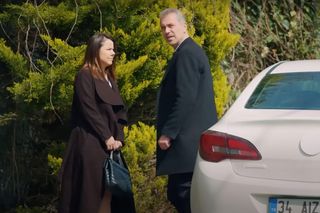 Melis dostanie szału i postanowi pozbyć się Zeynep i jej matki.